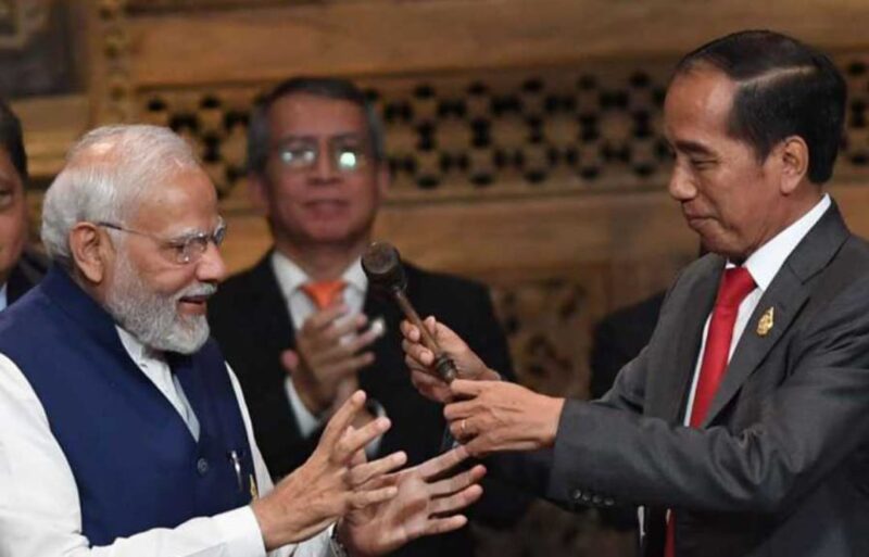 Presiden Jokowi serahkan palu kepemimpinan G20 kepada Perdana Menteri India, Rabu (16/11/2022).