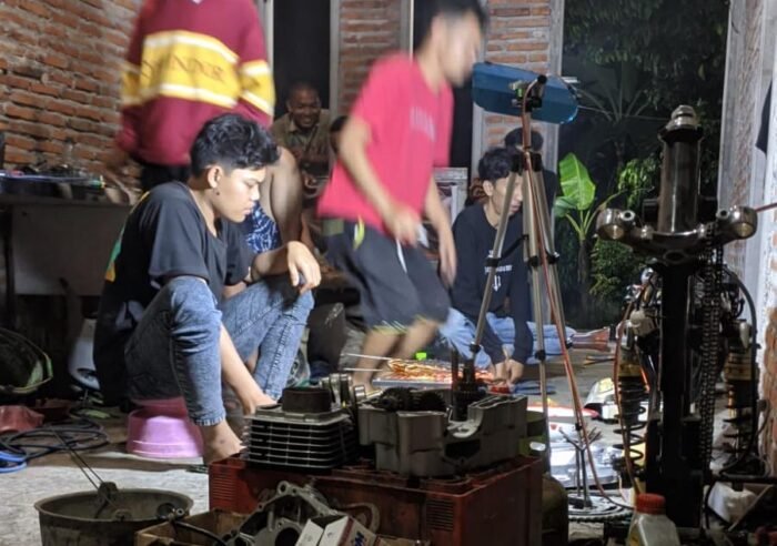 Kumpulan Anak Mekanik Bengkel Motor Jombang Gelar Perayaan Menyambut Tahun Baru