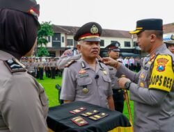 Kapolres Pimpin Upacara Korp Raport 54 Personel Polres Jombang