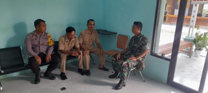 Babinsa Koramil 0814-05/ Perak Per Erat Hubungan Silaturahmi Dengan Perangkat Desa