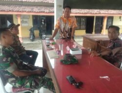 Babinsa Koramil 0814/05 Perak Melaksanakan Komsos Dengan Perangkat Desa