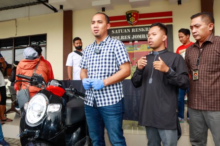 Begal Motor Nekat Bacok Korban Di TKP Peterongan Jombang
