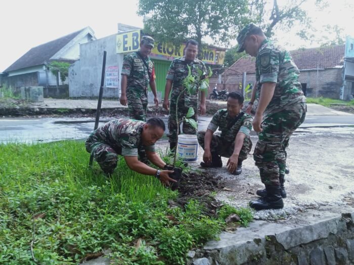 Penanaman Pohon Berbuah Wilayah Koramil 19/Megaluh
