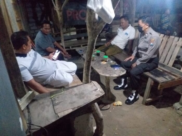 Sambang Desa, Bhabinkamtibmas Polsek Wringinanom Serap Aspirasi Warga