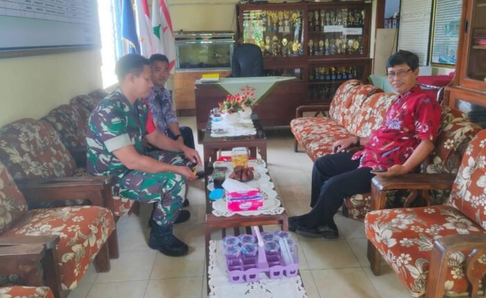 Babinsa Koramil 0814/06 Ploso, Silahturohmi ke Sekolah Dasar Negeri Ploso