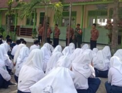 Babinsa Koramil 0814-05/ Perak Bekali Wasbang Kepada Siswa-Siswi MTs Al Hikmah