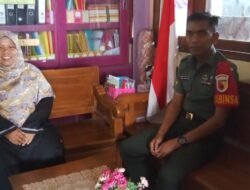 Tingkatkan Silaturahmi, Sertu M Muntoha Babinsa Koramil 0814-10/Mojoagung Komsos dengan Guru Paud Ceria