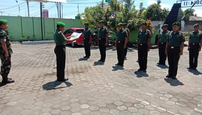 Anggota Koramil 0814/11 Sumobito Melaksanakan Apel 