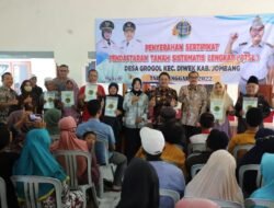 Danramil 0814/02 Diwek Hadiri Acara Penyerahan Sertifikat Tanah Program PTSL Di Desa Grogol