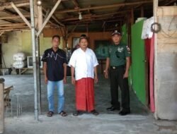 Kemanunggalan TNI dengan Rakyat,Babinsa Carangrejo Koramil 0814/12 Kesamben Silahturahmi Kunjungi Warga di Desa Binaan