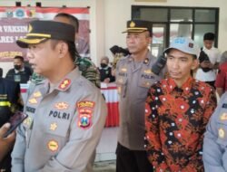Jumat Curhat Di Sertai Vaksinasi, Kapolres Lamongan Terjun Ke Desa Kramat Guna Dengarkan Keluh Kesah Warga