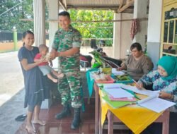 Babinsa Koramil 14/Ngoro, DampingiBidan Desa Laksanaka Posyandu Balita Dan Lanzia