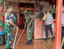 Sinergitas TNI–Polri Kerja Bakti Bersih Bersih Klenteng Mojosari