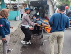 Respon Cepat Kejadian Laka Lantas, Polisi Bantu Evakuasi Korban