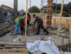 Kebersamaan Babinsa Koramil 0814/01 Kota Jombang Bersama Masyarakat Bergotong Royong