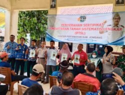 Komandan Koramil 0814-05/ Perak Hadiri Undangan Penyerahan Sertifikat Tanah Sistematis Lengkap “PTSL”
