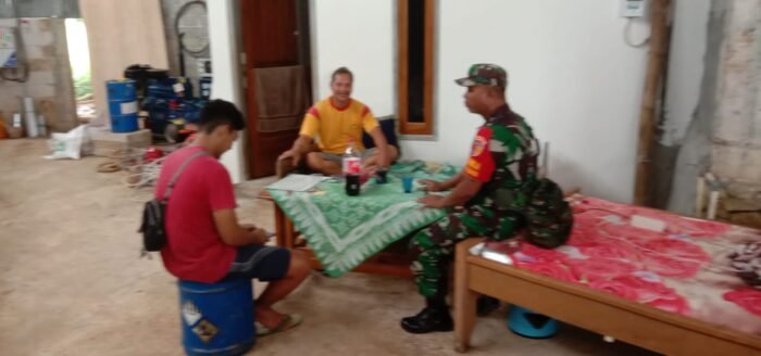 Babinsa 0814/17 Wonosalam Melaksanakan Kegiatan Komsos Kepada Warga Masyarakat