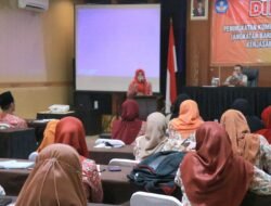 Bupati Ikhfina Minta Kepala Sekolah di Kabupaten Mojokerto Mampu Adaptasi di Era VUuca