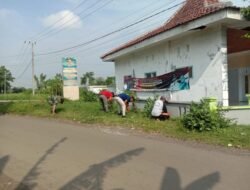 Ciptakan Lingkungan Bersih, Serka Sunardi Ajak Warga Sidorejo Lakukan Gotong Royong.