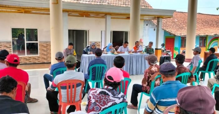 Babinsa Gedongombo Koramil 0814-06/Ploso Menghadiri Kegiatan Sosialisasi Pupuk Bersubsidi