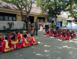 Babinsa Koramil 0812/ 05 Kembangbahu Berikan Wawasan Kebangsaan dan Pengenalan Pramuka
