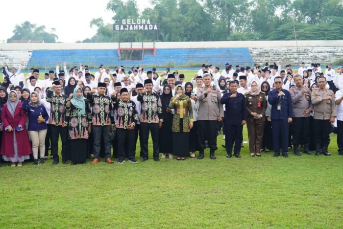 912 Anggota PPS Mojokerto resmi dilantik, Bupati Ikfina Ingin PPS Bekerja Secara Profesional
