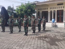 Anggota Koramil 0814/11 Sumobito Melaksanakan Apel Pagi Dilanjutkan PBB