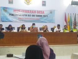 Ikut Serta Awasi Dana Desa Babinsa 0814/16 Bareng dan Babinkamtibmas Hadiri Acara Musrenbangdes