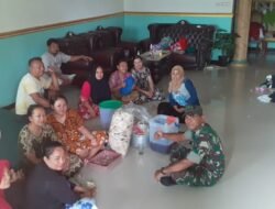 Babinsa Koramil 0814/11 Sumobito Komsos Dengan Ibu Ibu Di Wilyah Binaan