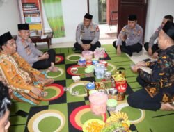 Kapolres Gresik Silaturahmi ke Pengasuh Pondok Darul Iksan