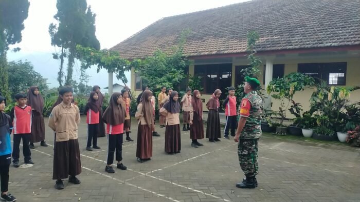 Koramil Jajaran Kodim 0815/Mojokerto Ajarkan Wasbang Bagi Anak Usia Dini Hingga Sekolah Dasar