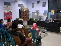 Babinsa dan Bhabinkamtibmas Ciptakan Keamanan Dalam Musdes Di Kantor Balai Desa Betek