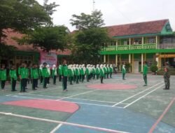 Babinsa Membentuk Karakter Siswa Melalui Peraturan Baris Berbaris
