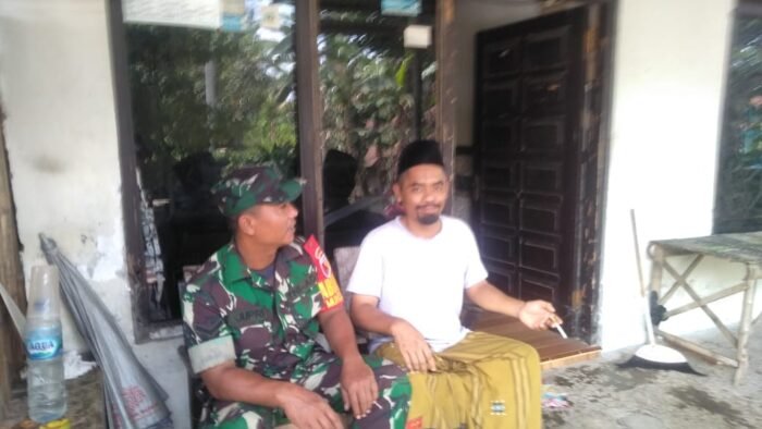 Lakukan Pembinaan Wilayah,Babinsa 0814/16 Bareng Komsos Bersama Warga Dan Mitra Karib