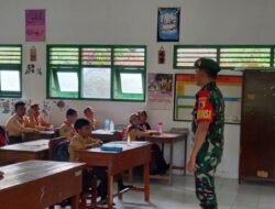 Babinsa Masuk Sekolah, Babinsa Koramil 0814/11 Sumobito Memberikan Materi Wawasan Kebangsaan