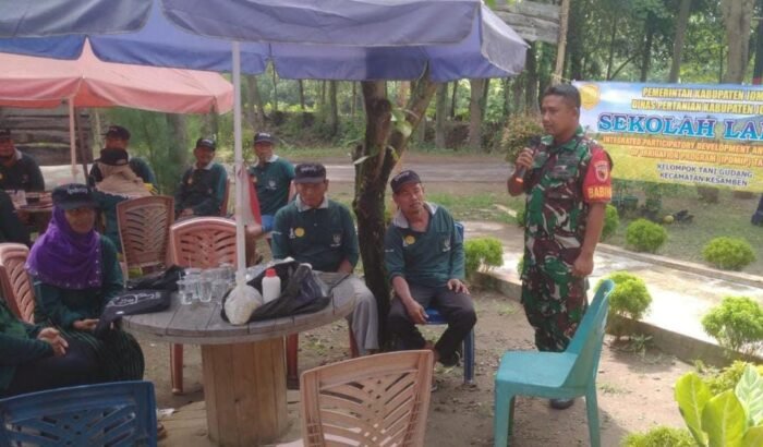Babinsa Koramil 0814/12 Kesamben Bersama Petani Desa Pojokrejo Ikuti Sarasehan Sistem Irigasi Modern