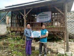 Rambah Pondok Pesantren, Laznas Nurul Hayat Serahkan Bantuan Pemberdayaan Kambing Perah
