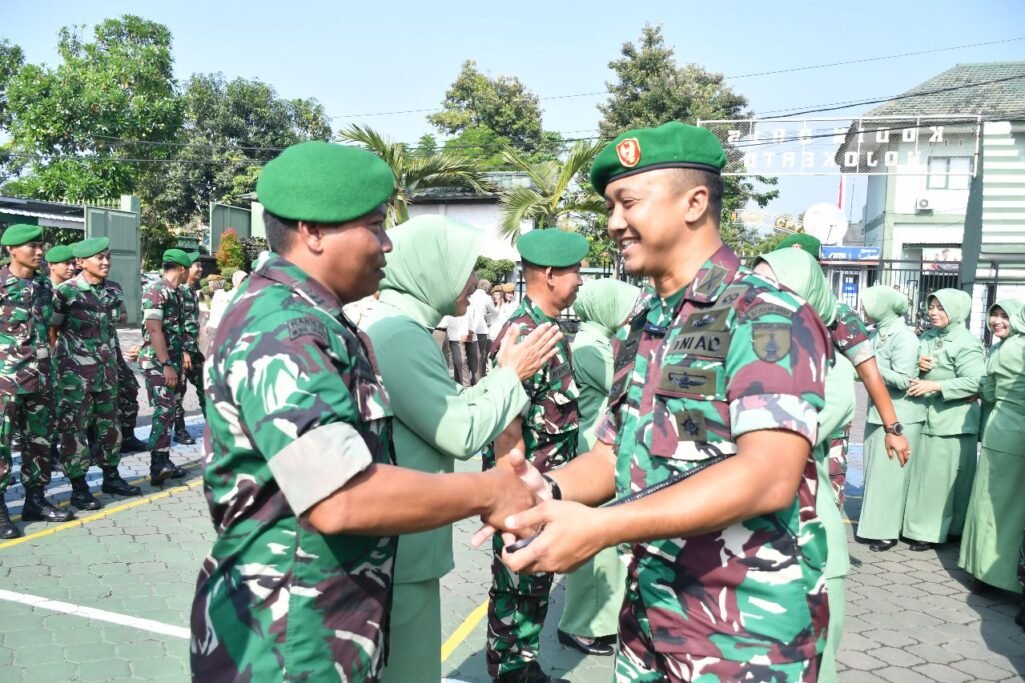 Dandim 0815/ Mojokerto Pimpin Serah Terima Jabatan, 9 Danramil dan  4 Perwira Staf Dimutasi 