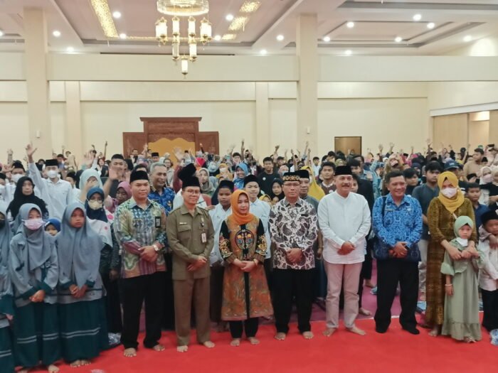 Ramadhan Ceria, Ning Ita Berpesan Berikan Pendidikan Yang Terbaik Bagi Anak Yatim