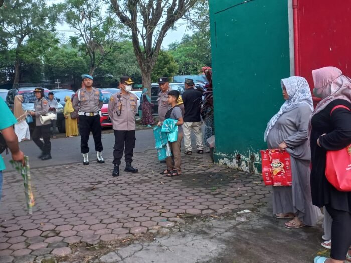 Kapolsek Magersari Polresta Mojokerto Pimpin Pengamanan Sholat Idul Fitri 1444H Muhammadiyah