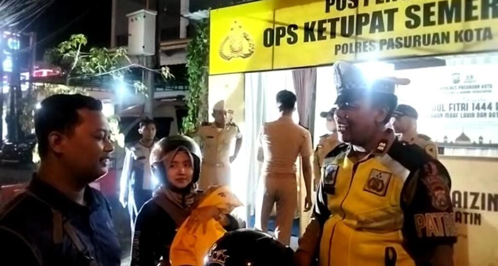 Pemudik Mengapresiasi Petugas Kepolisian dari Polresta Pasuruan