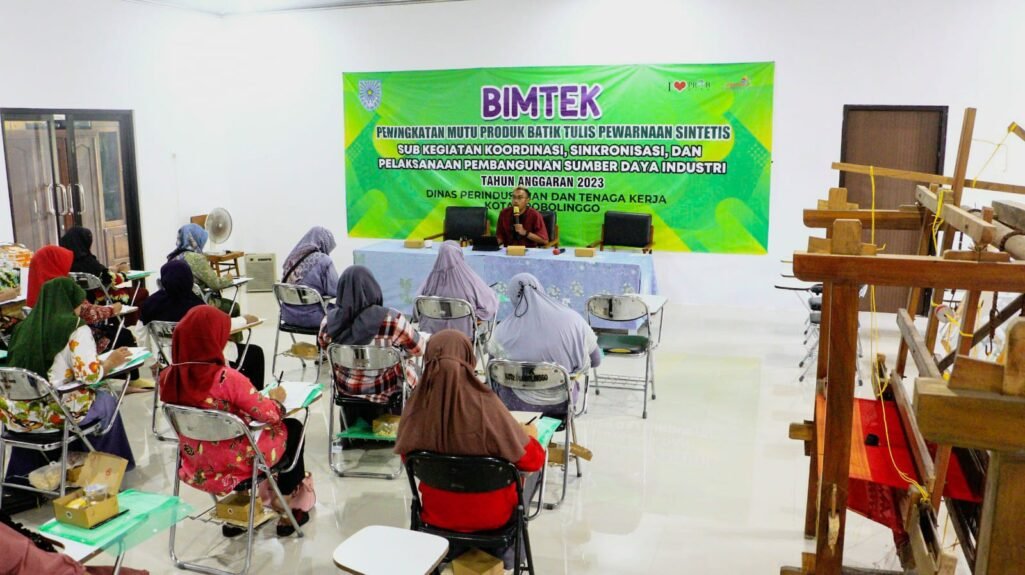 Tingkatkan mutu Produk Disperinaker Gelar Bimtek Bagi Pembatik Pemula