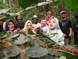 Bersama Petani Kopi, Bupati Mojokerto Harapkan Kemajuan Ekonomi Kerakyatan