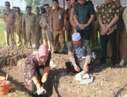 Diawali Dengan Istighosah, Ning Ita Lakukan Peletakan Batu Pertama Pembangunan Proyek TBM Kota Mojokerto