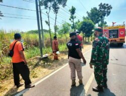 Jinakkan Kobaran Api, Babinsa Koramil 0815/10 Bangsal Bareng BPBD – Masyarakat Berjibaku Padamkan Karhutla