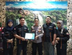 IPTU M.K Umam Terima Apresiasi Pembimbing Lapangan Jurnalistik dari UNIM