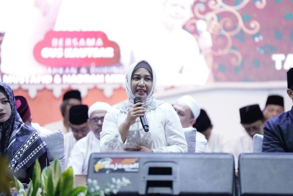 Ngalap Barokah, Ning Ita Ajak Sholawat Masyarakat kota Mojokerto Bersama Gus Kautsar