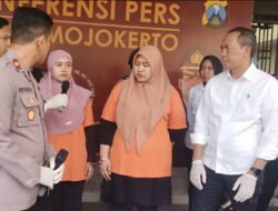 Tipu Hingga 3,7 M, Dua Wanita Cantik Diringkus Polres Mojokerto