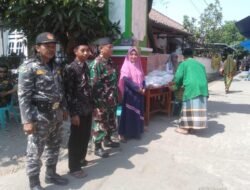 Babinsa Desa Sugiwaras Koramil 0814/14 Ngoro Bersama Kades Dan Seluruh Aparat Desa Hadiri Pengajian Rutin Selasa Pon