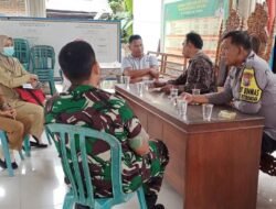 Jalin Silaturahmi Babinsa Koramil 13/ Peterongan Komsos Dengan Perangkat Desa
